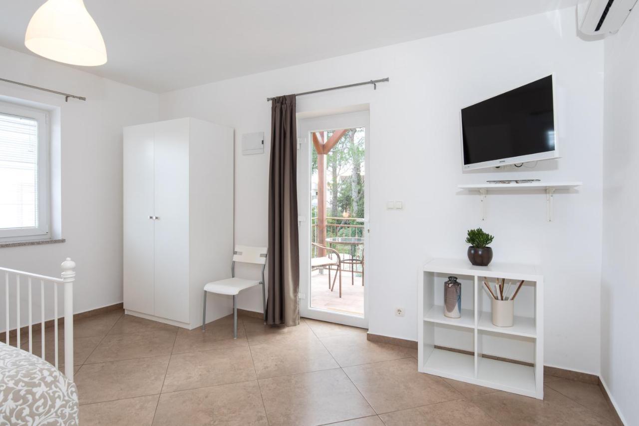 Apartmani Laura Krk Krk Town Buitenkant foto