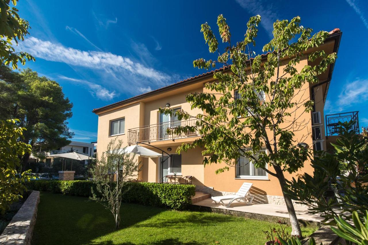 Apartmani Laura Krk Krk Town Buitenkant foto