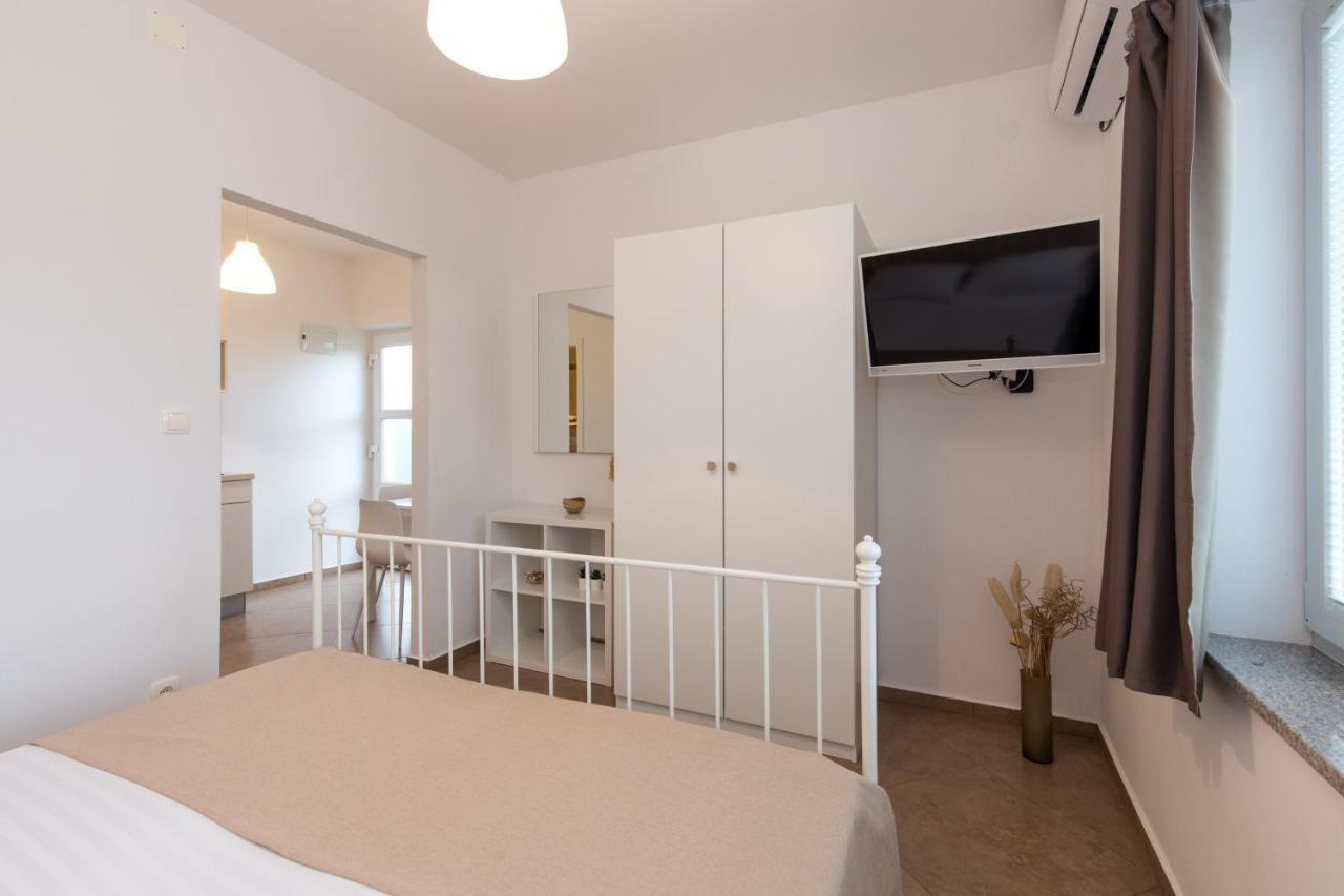 Apartmani Laura Krk Krk Town Buitenkant foto
