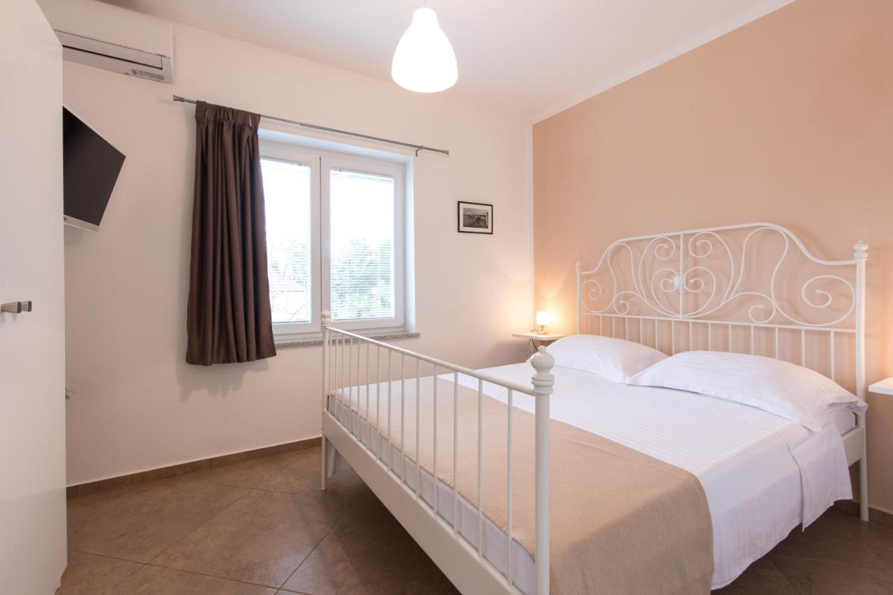 Apartmani Laura Krk Krk Town Buitenkant foto