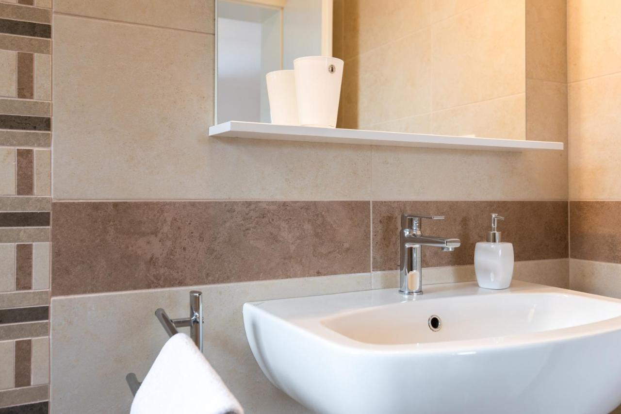 Apartmani Laura Krk Krk Town Buitenkant foto