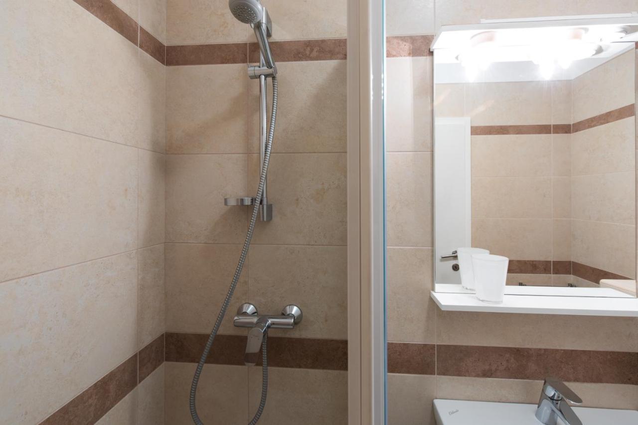 Apartmani Laura Krk Krk Town Buitenkant foto