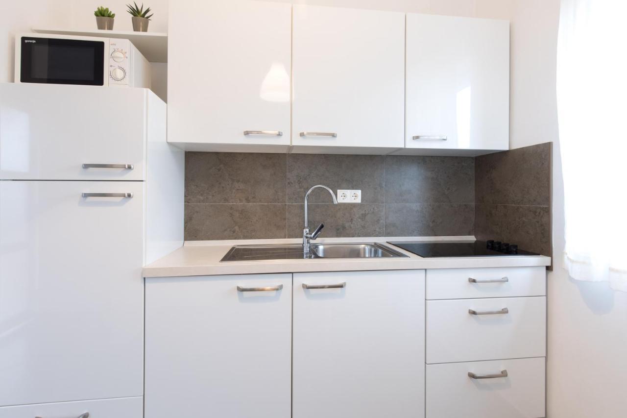Apartmani Laura Krk Krk Town Buitenkant foto
