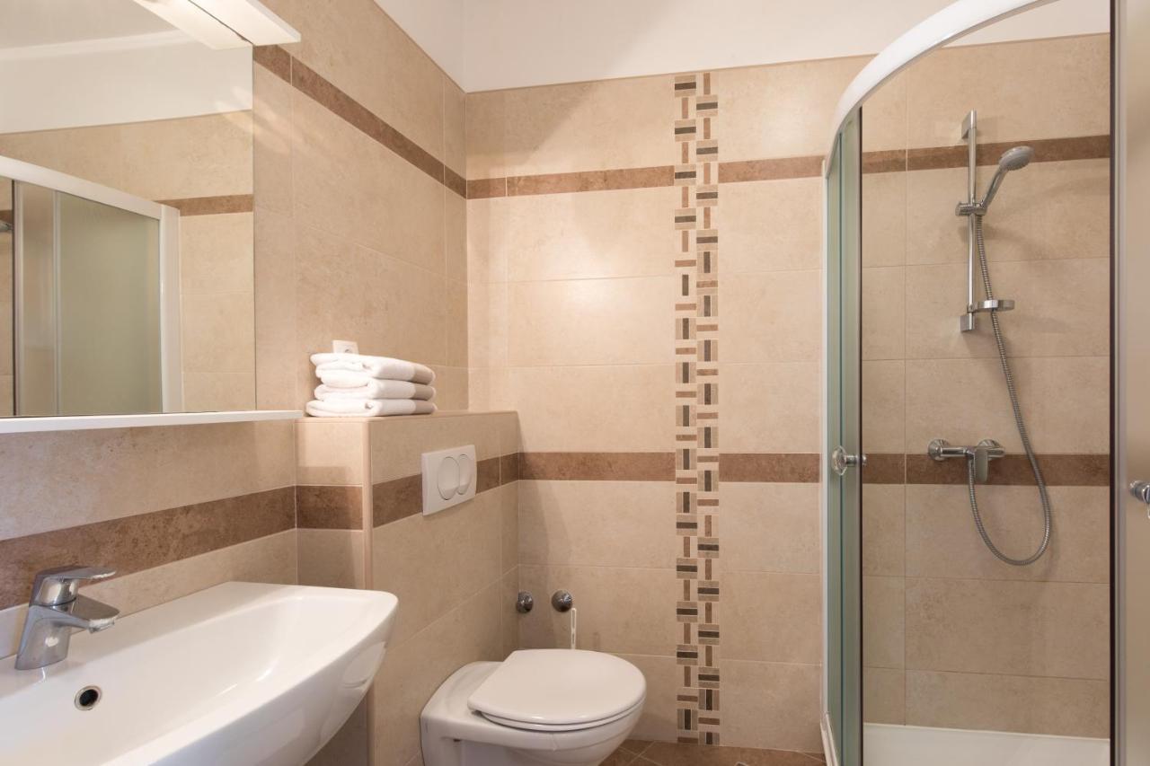 Apartmani Laura Krk Krk Town Buitenkant foto
