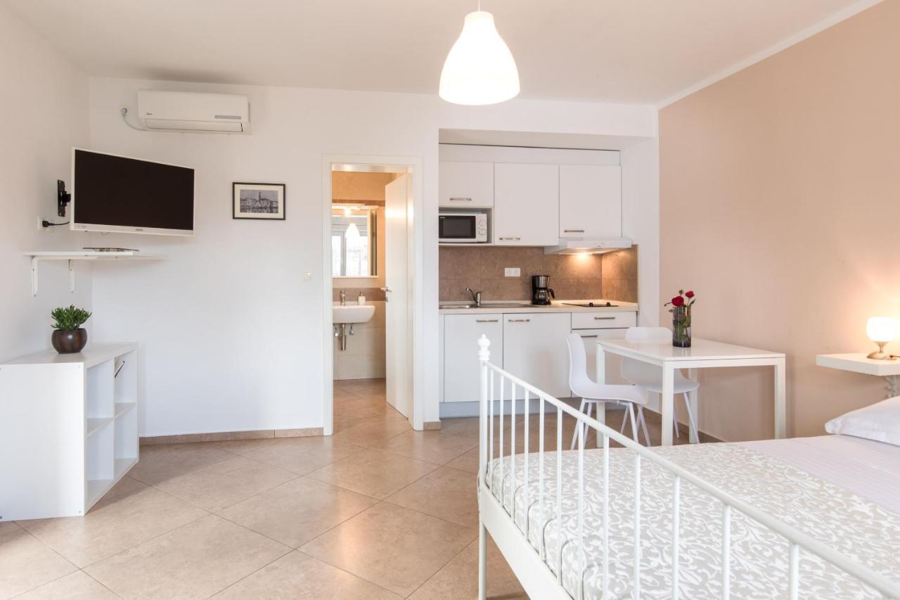 Apartmani Laura Krk Krk Town Buitenkant foto