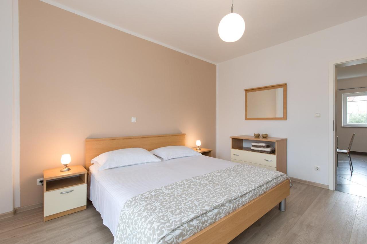 Apartmani Laura Krk Krk Town Buitenkant foto