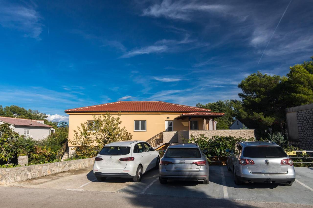 Apartmani Laura Krk Krk Town Buitenkant foto
