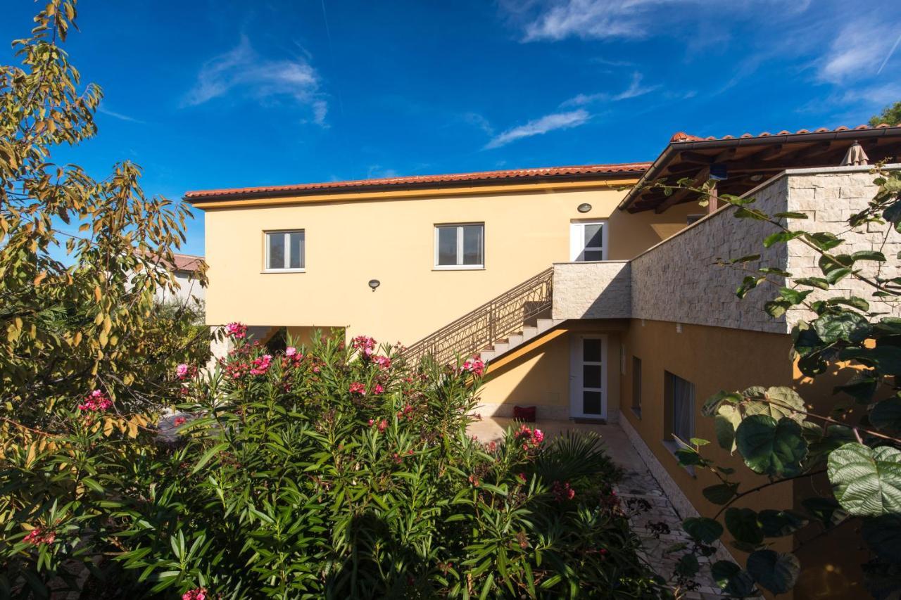 Apartmani Laura Krk Krk Town Buitenkant foto